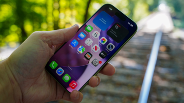 দেশের ৪৩ শতাংশ মানুষের নিজের মোবাইল ফোন নেই