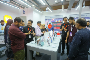 রাজধানীতে মোবাইল ফোনের মেলা