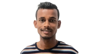 কনটেন্ট দেখতে দেখতে কনটেন্ট ক্রিয়েটর রঞ্জু মিয়া